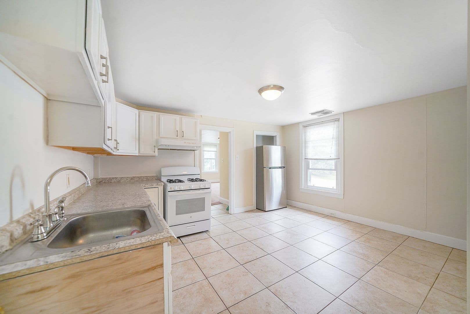 West Chester Apartment: 661 W Downingtown Pike