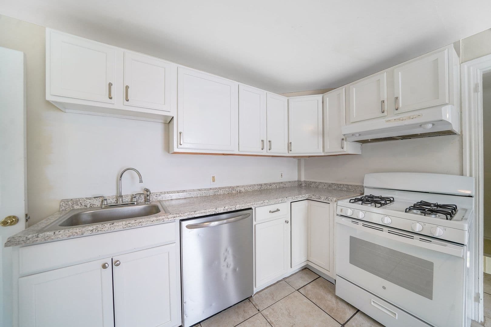 West Chester Apartment: 661 W Downingtown Pike