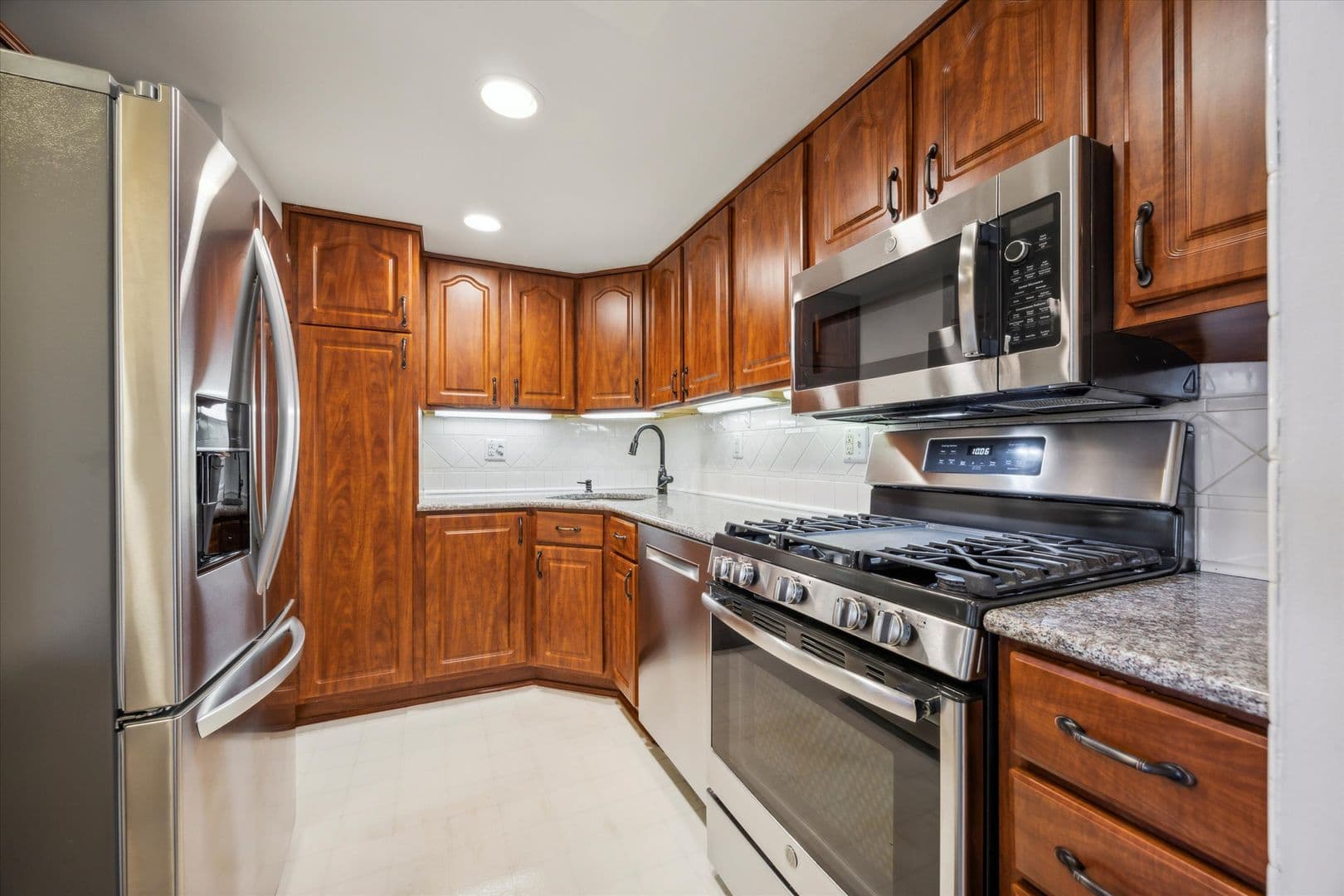 Devon Condo: 226 Old Forge Crossing