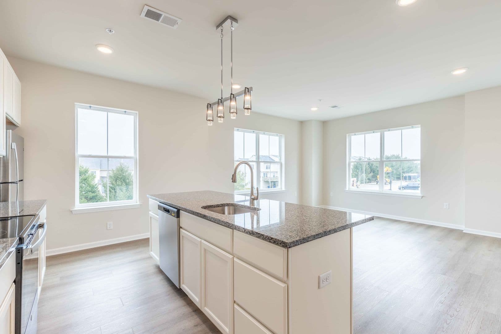 Parkesburg Apartment: 100 Wildflower Lane
