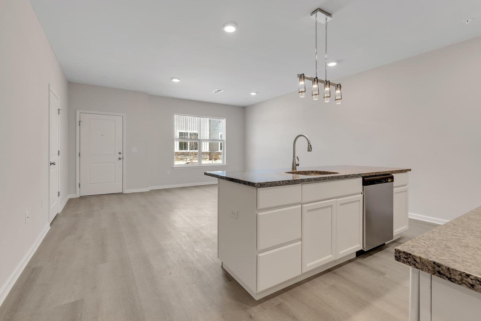 Parkesburg Apartment: 100 Wildflower Lane