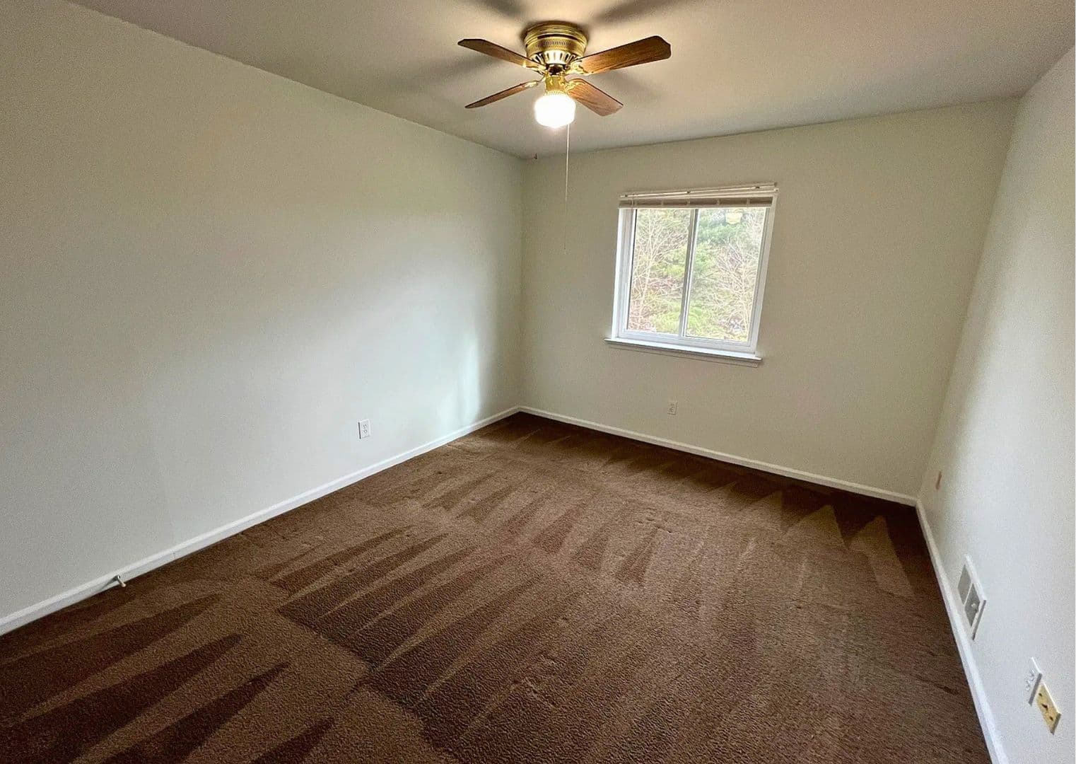 Exton Townhome: 102 Caernarvon Ct.