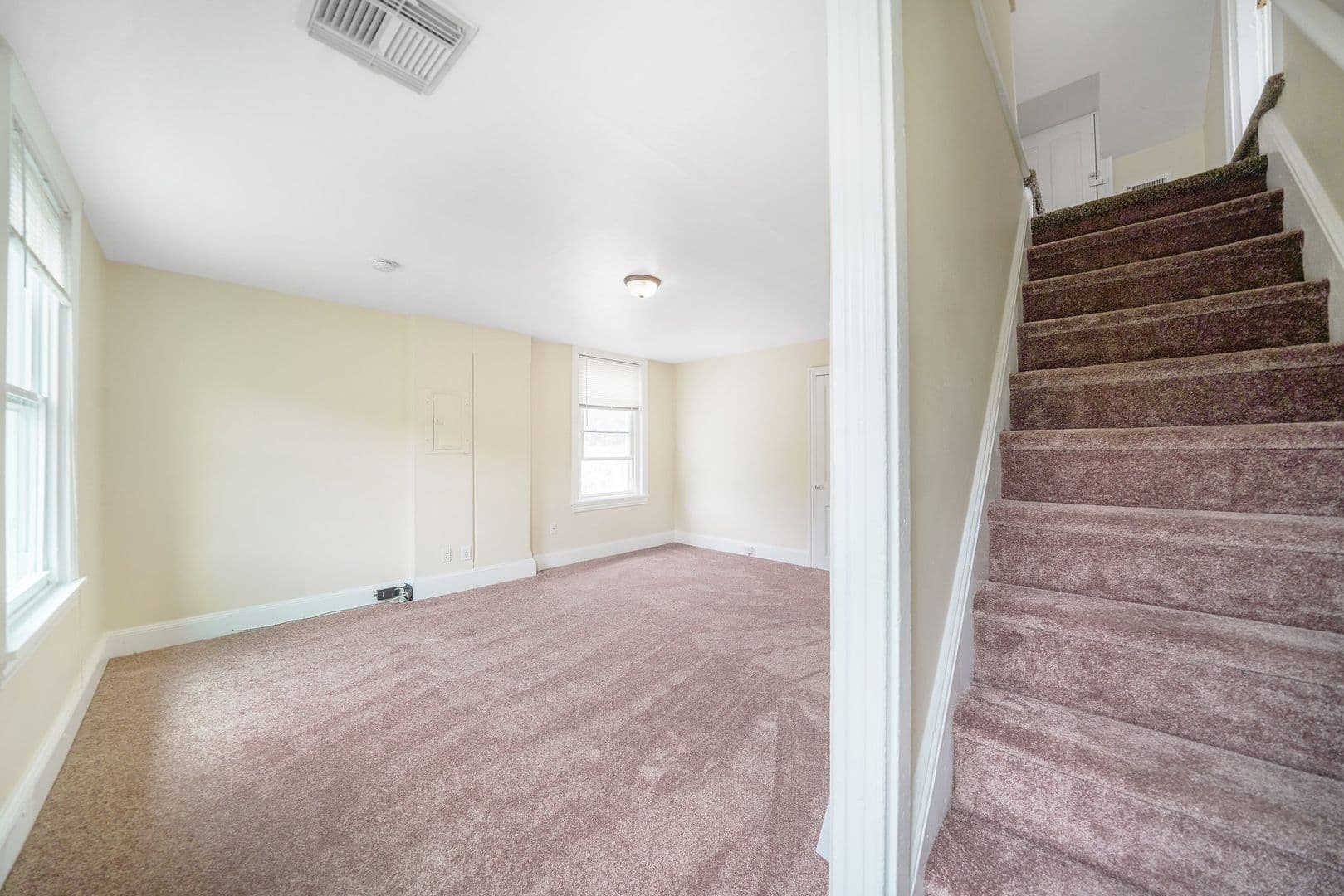 West Chester Apartment: 661 W Downingtown Pike