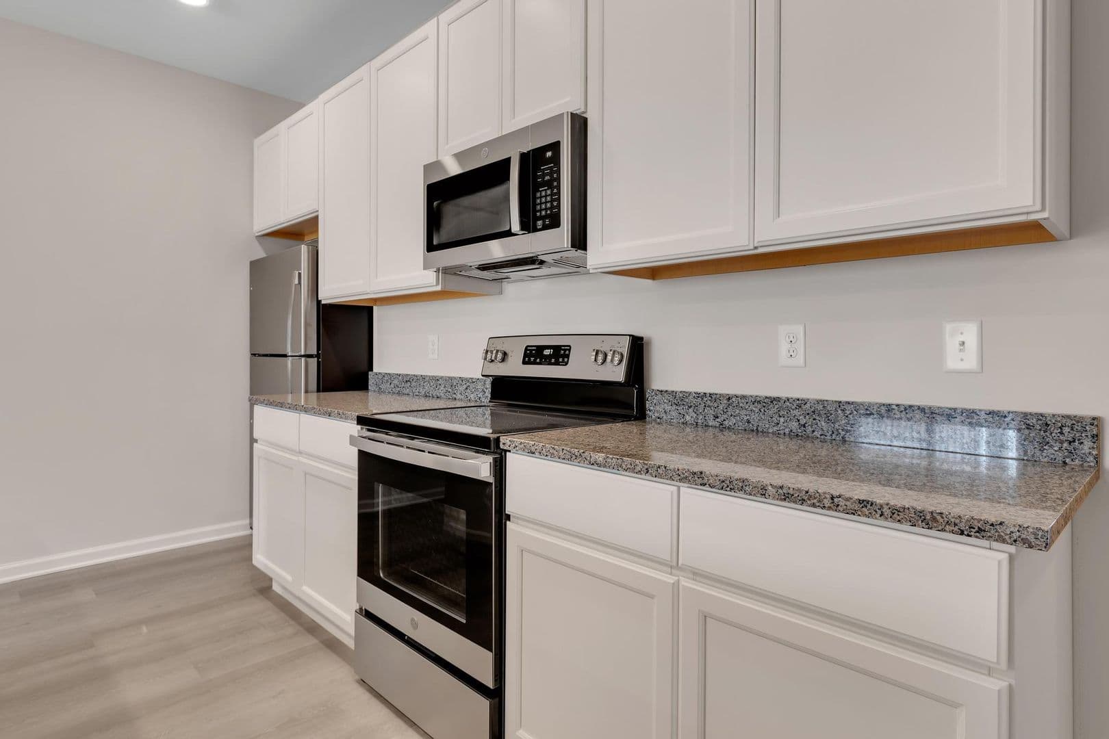 Parkesburg Apartment: 100 Wildflower Lane