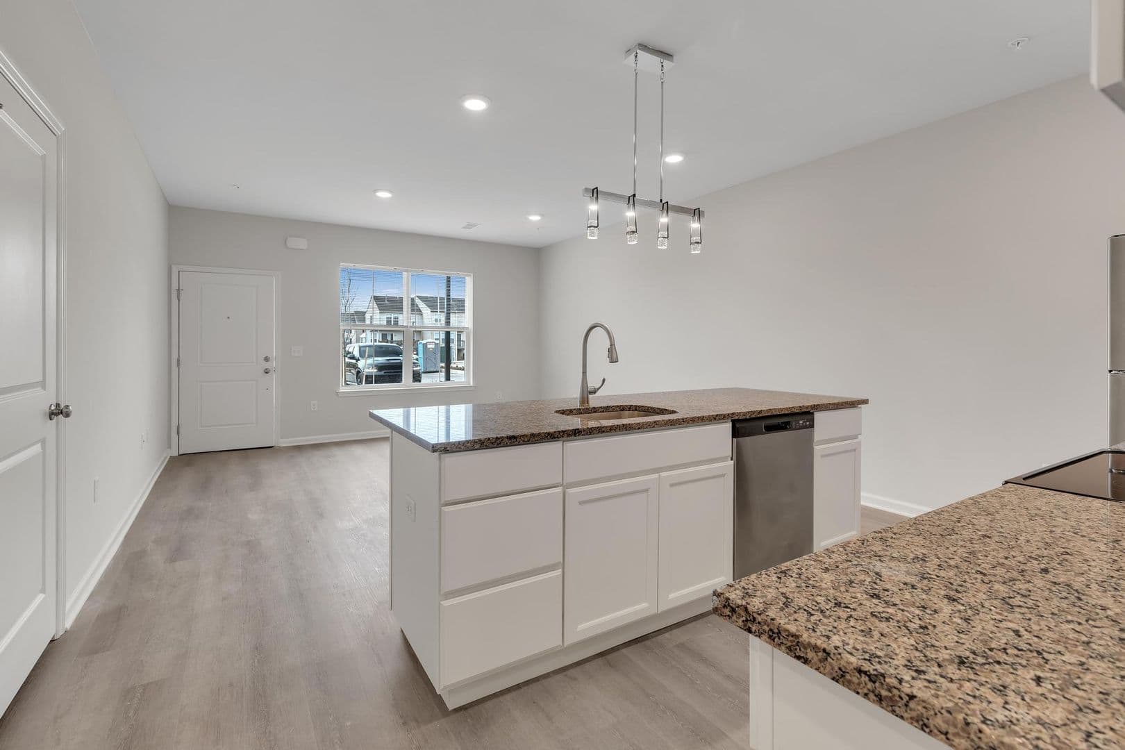 Parkesburg Apartment: 100 Wildflower Lane