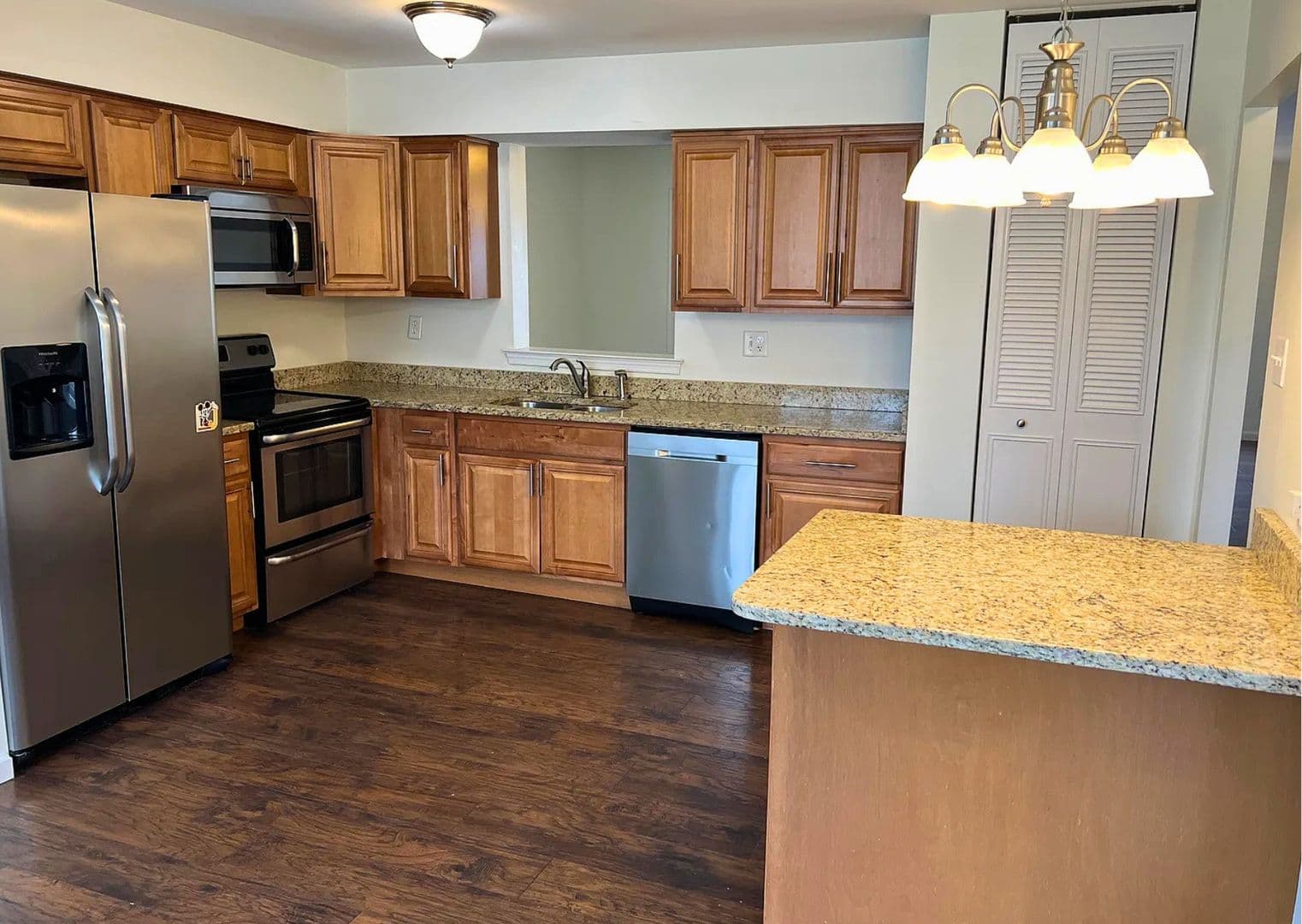 Exton Townhome: 102 Caernarvon Ct.
