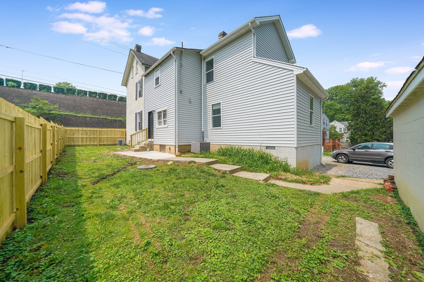 West Chester Apartment: 661 W Downingtown Pike