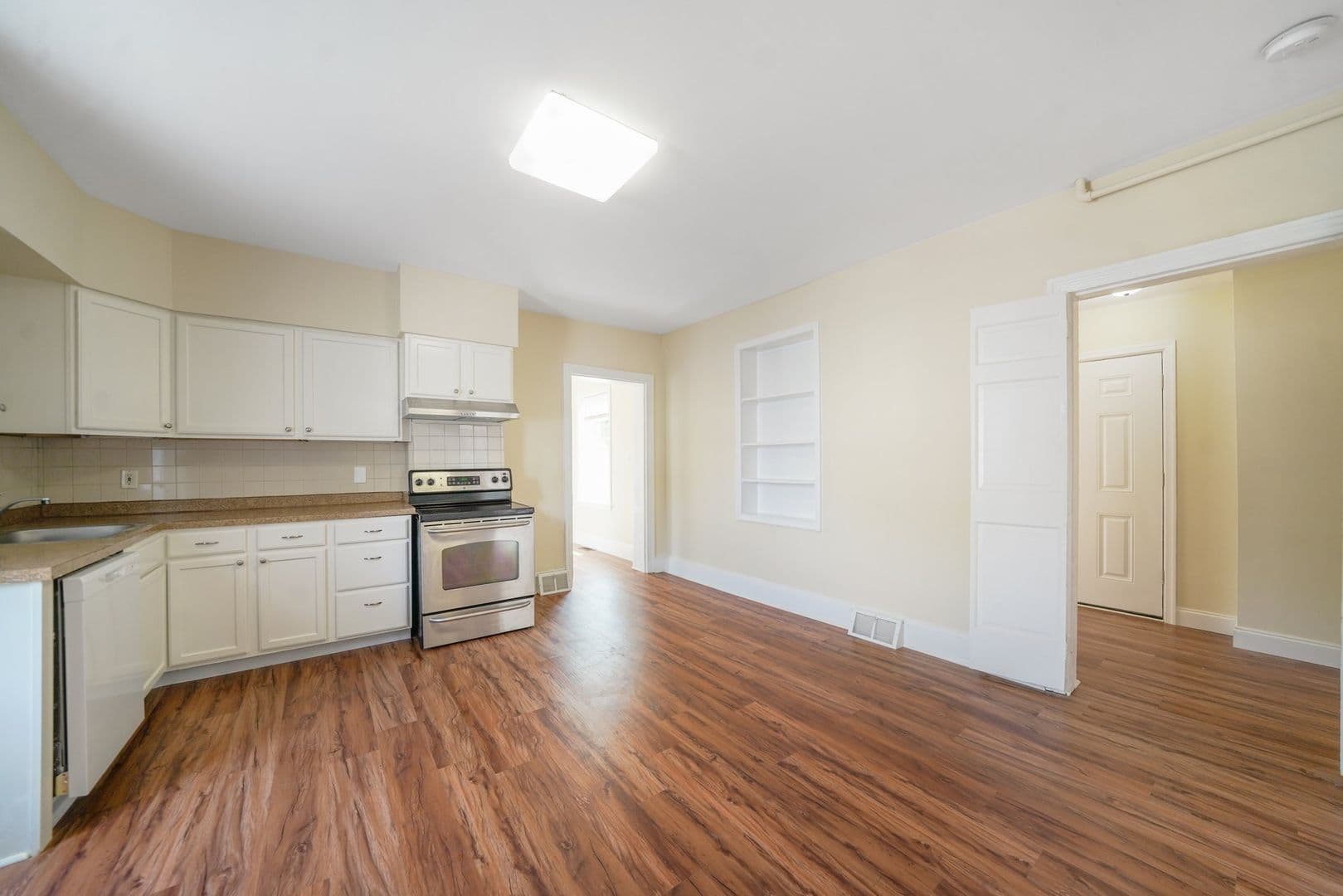 West Chester Apartment: 661 W Downingtown Pike