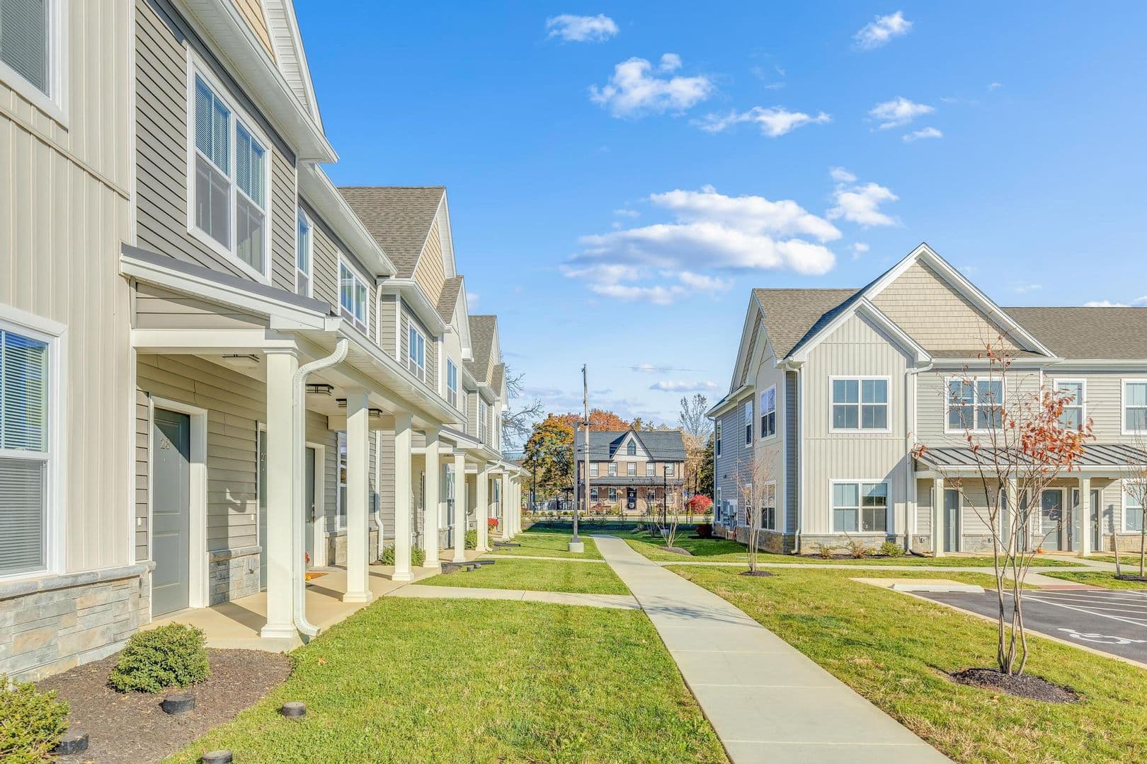 Parkesburg Apartment: 100 Wildflower Lane