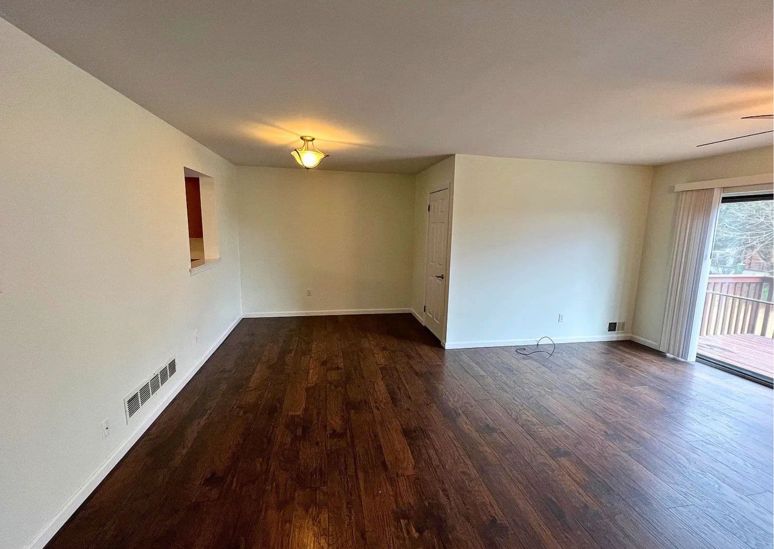 Exton Townhome: 102 Caernarvon Ct.
