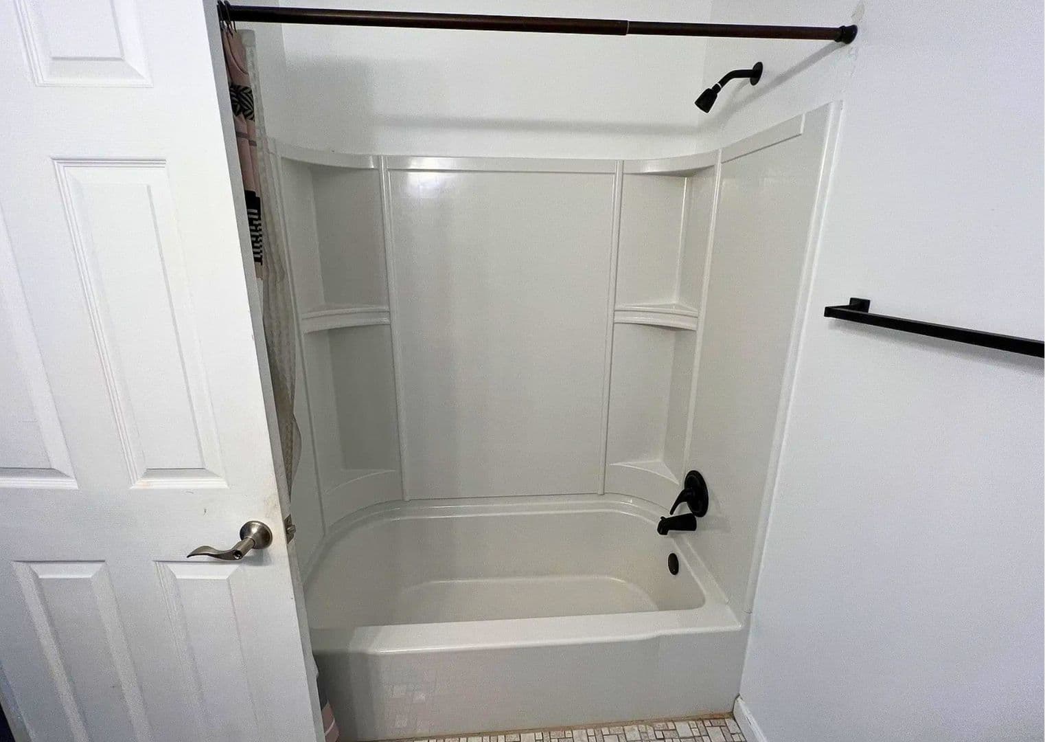 Exton Townhome: 102 Caernarvon Ct.