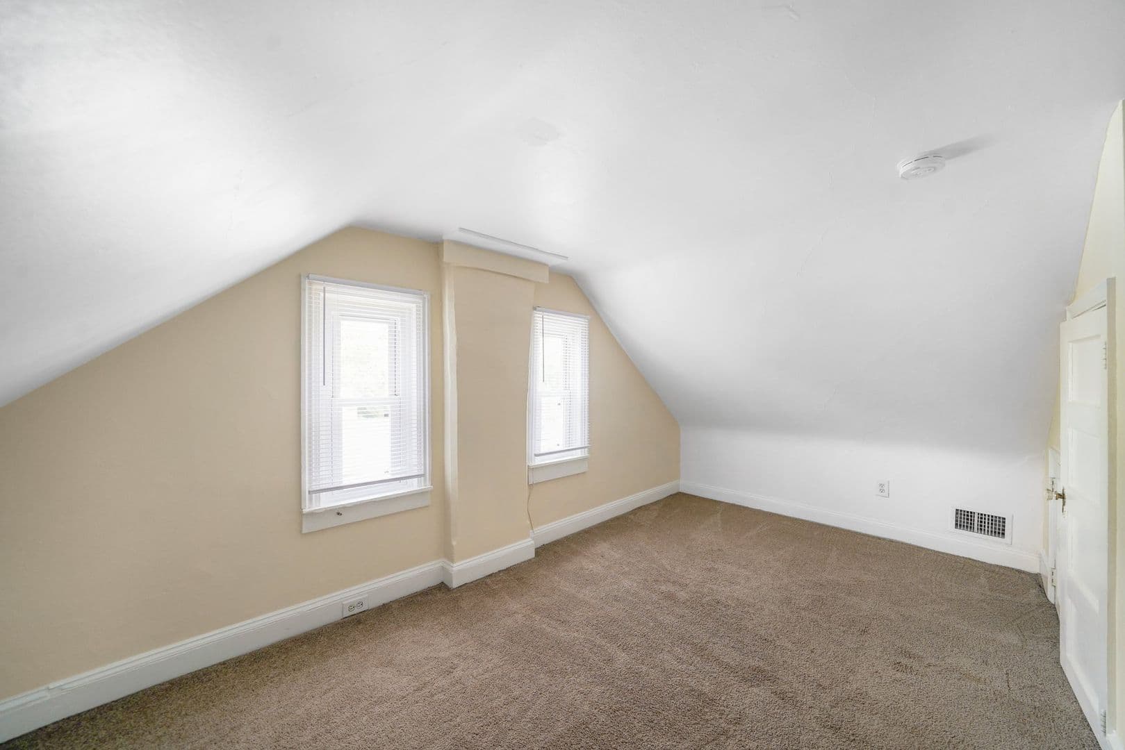 West Chester Apartment: 661 W Downingtown Pike