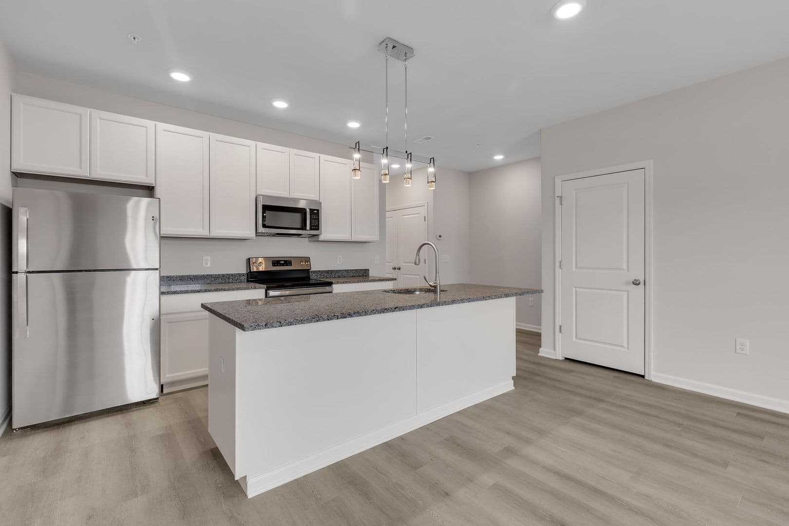 Parkesburg Apartment: 100 Wildflower Lane