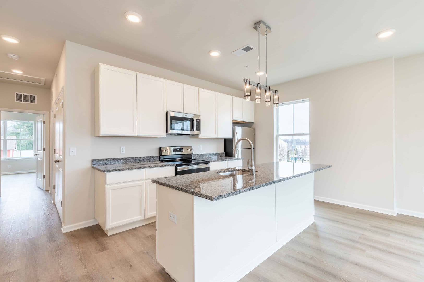 Parkesburg Apartment: 100 Wildflower Lane