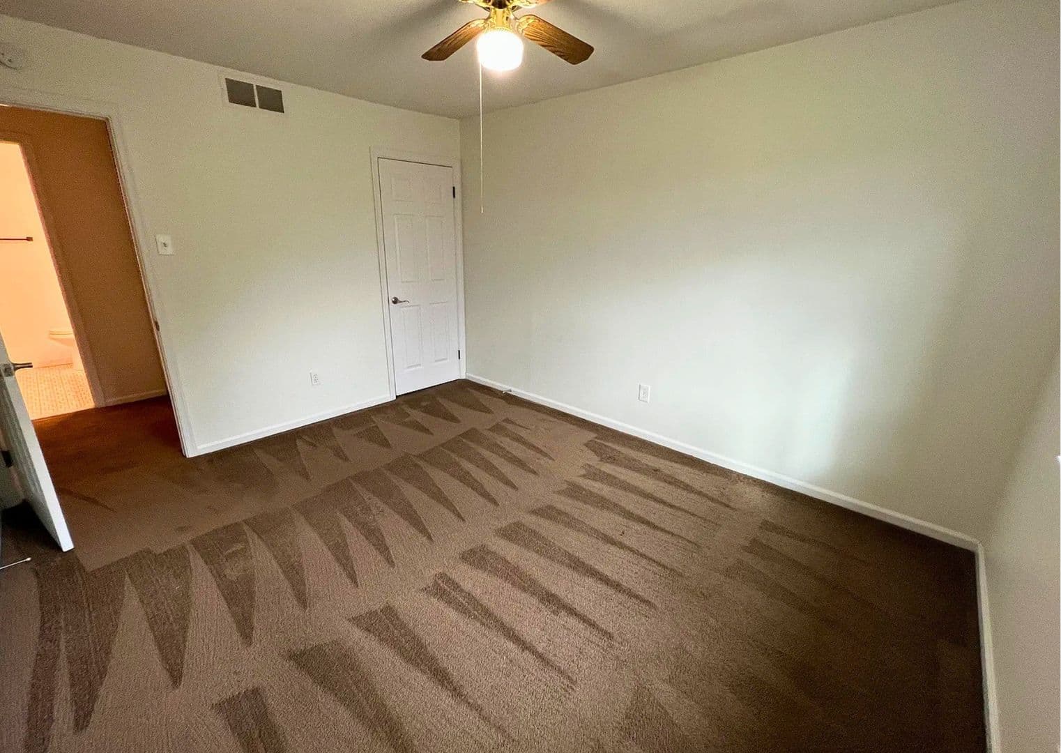 Exton Townhome: 102 Caernarvon Ct.
