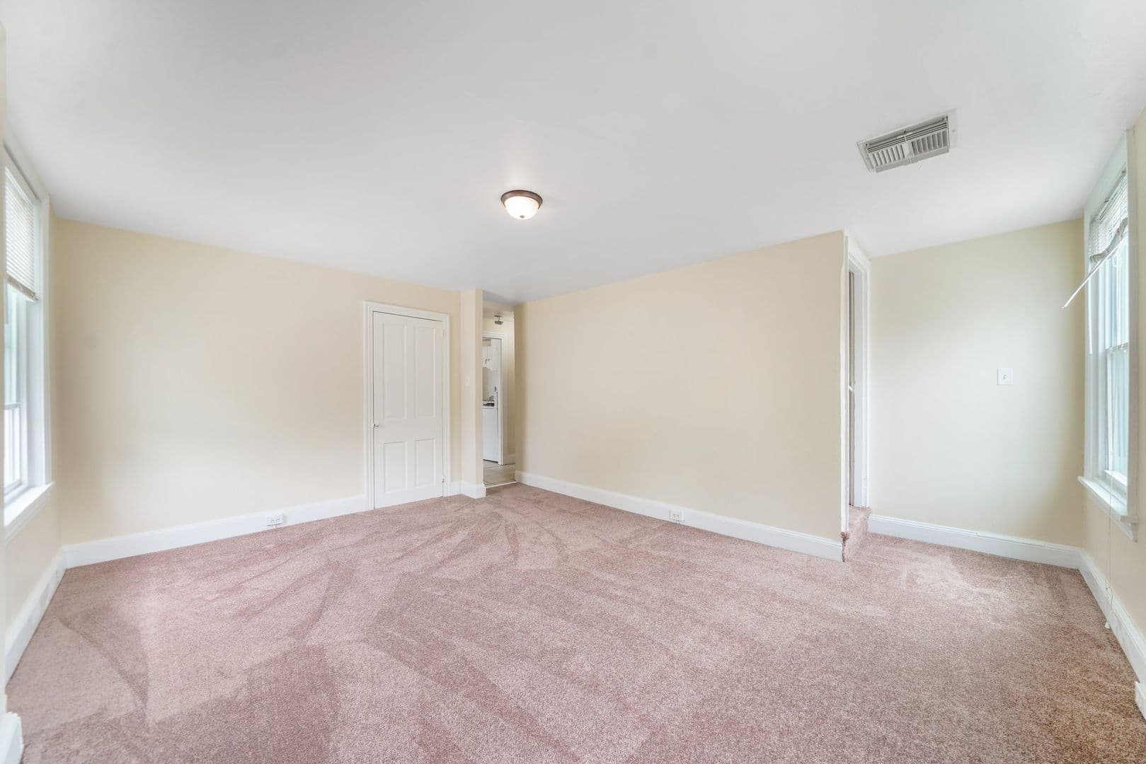 West Chester Apartment: 661 W Downingtown Pike