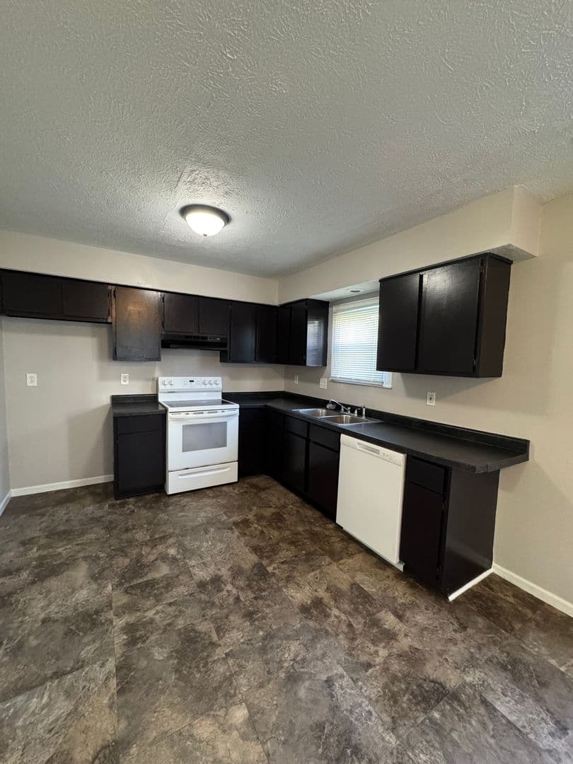 Indianapolis Townhome: 8585 Fairway Trails