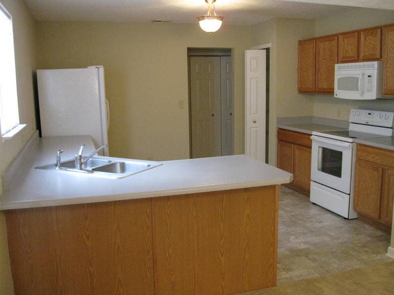 INDIANAPOLIS House: 8111 LITTLE RIVER LN