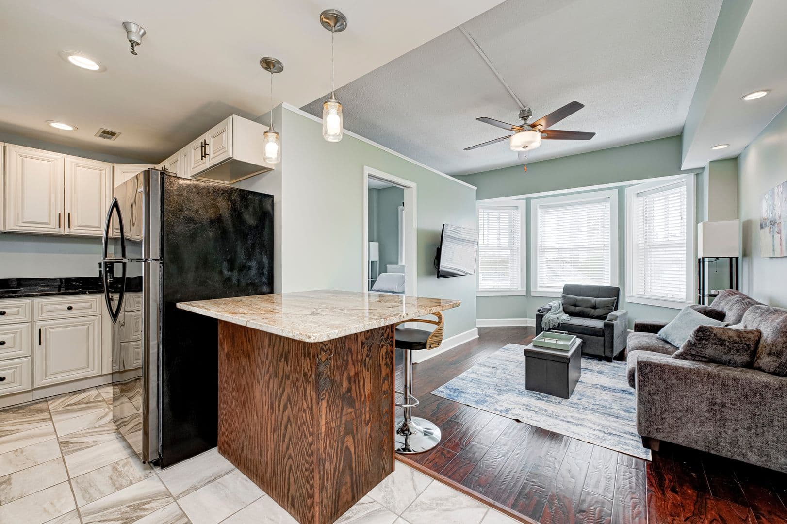 Indianapolis House: 230 East 9th St #401