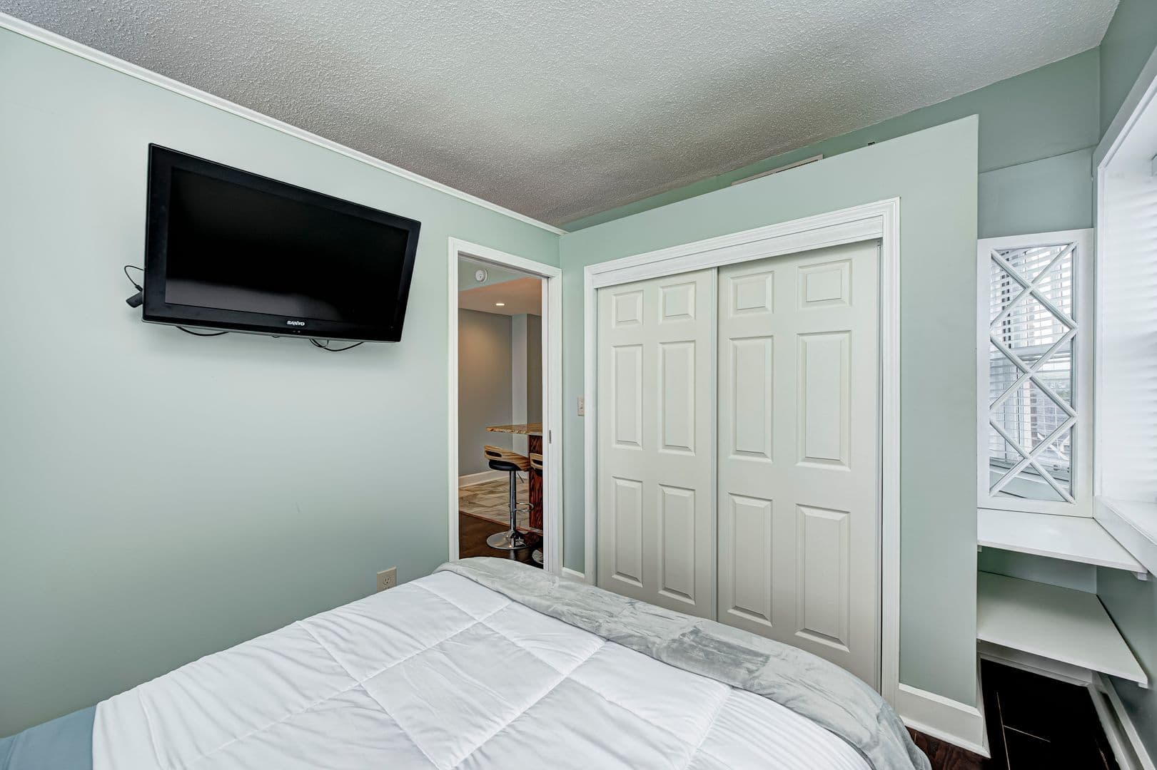 Indianapolis House: 230 East 9th St #401