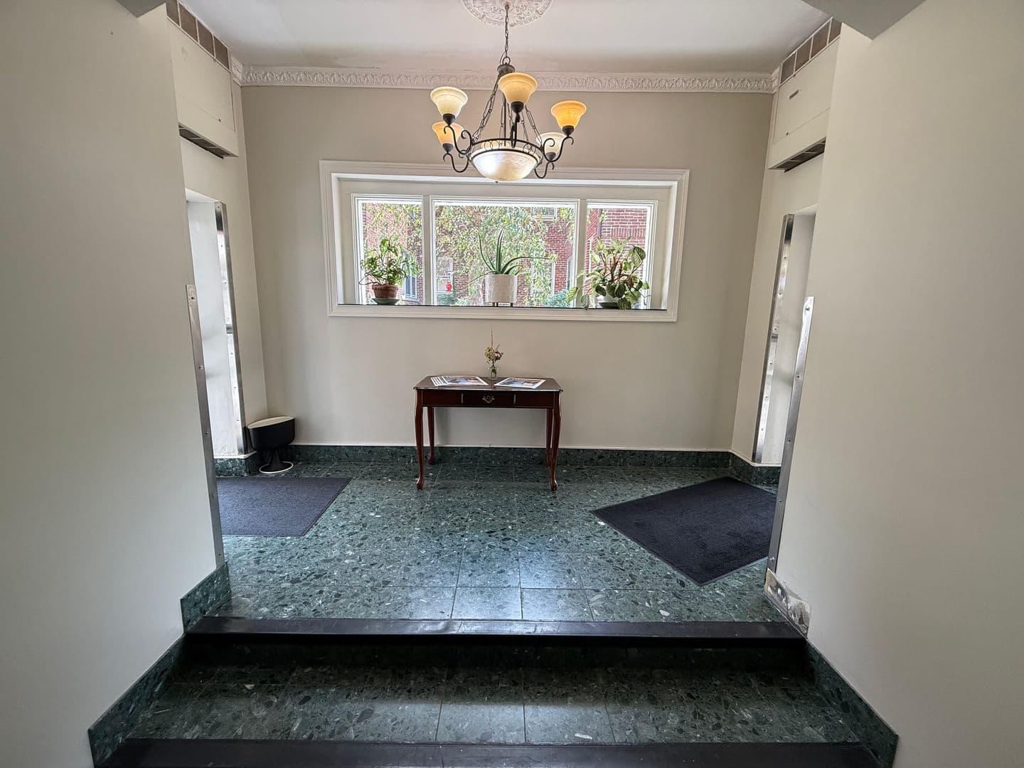 Indianapolis House: 230 East 9th St #401