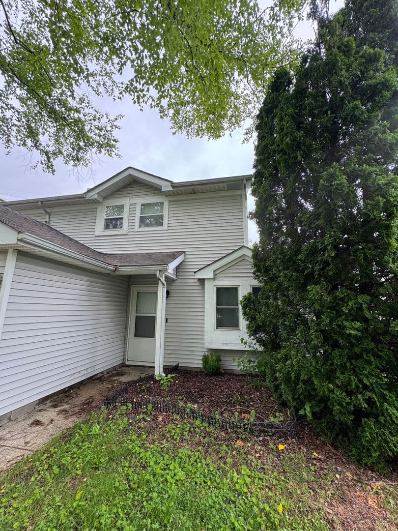 Indianapolis Townhome: 8585 Fairway Trails