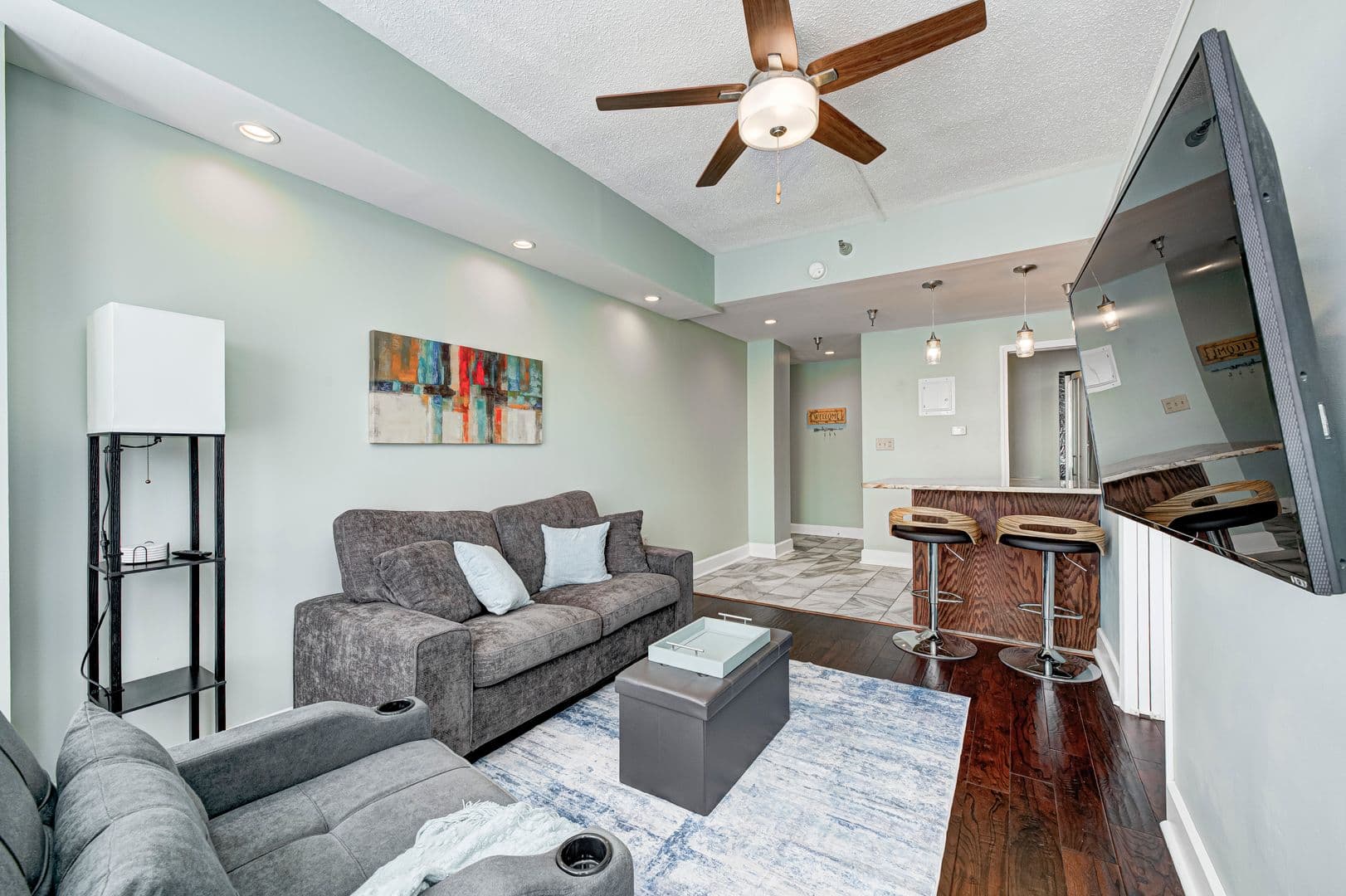 Indianapolis House: 230 East 9th St #401