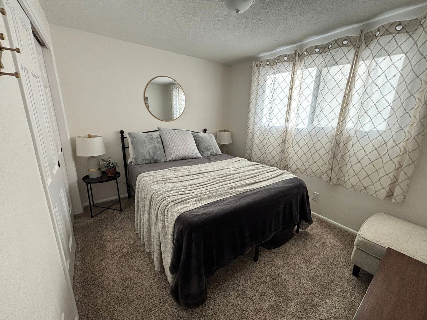 Salem House: 4608 38th Ave NE