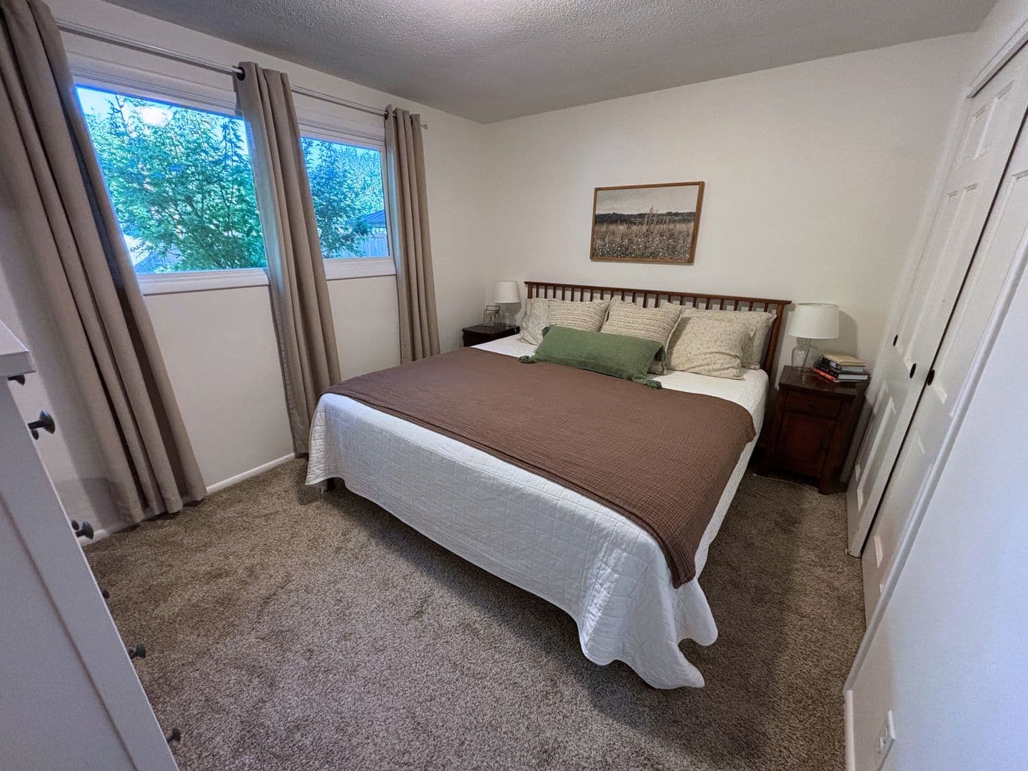 Salem House: 4608 38th Ave NE