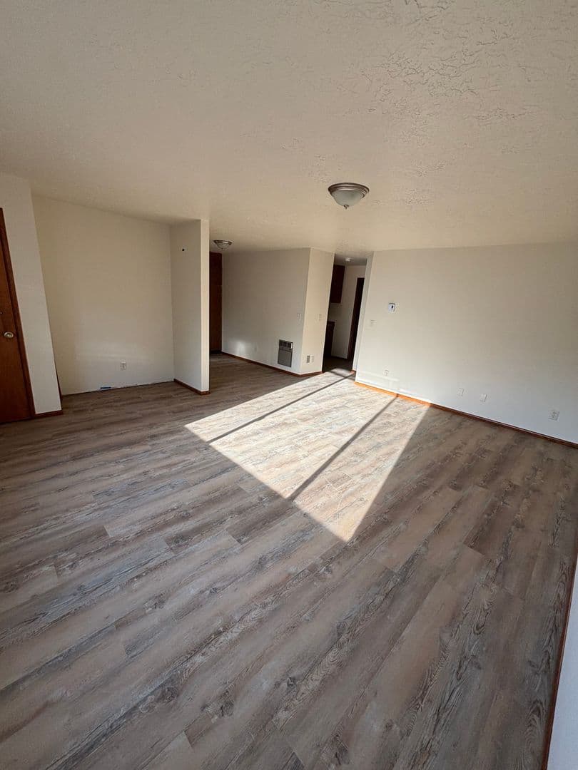 Dallas Apartment: 237 SE Clay St