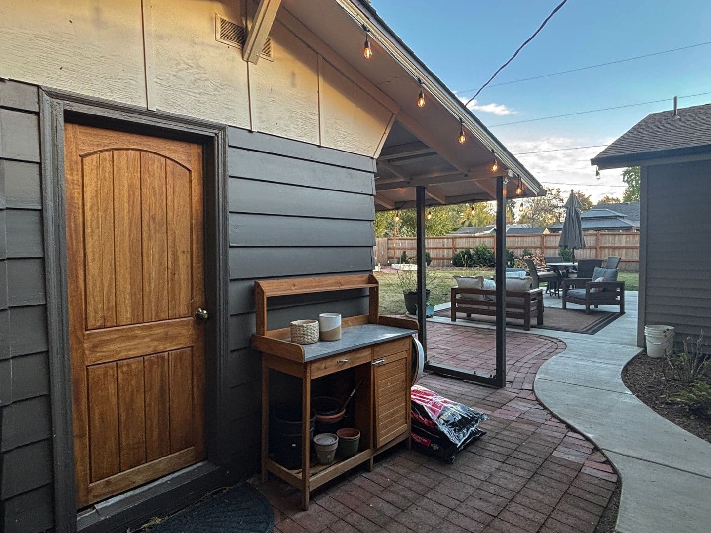 Salem House: 4608 38th Ave NE