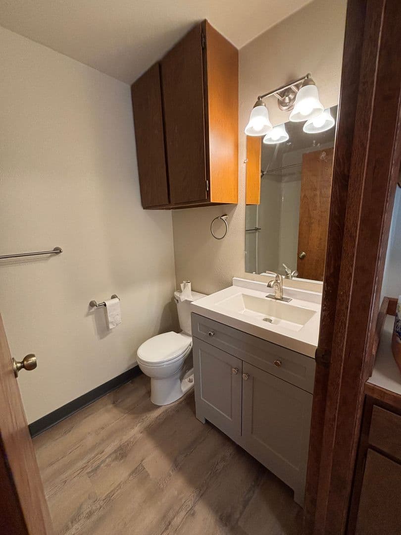 Dallas Apartment: 237 SE Clay St