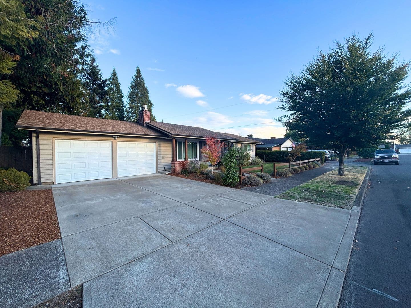 Salem House: 4608 38th Ave NE