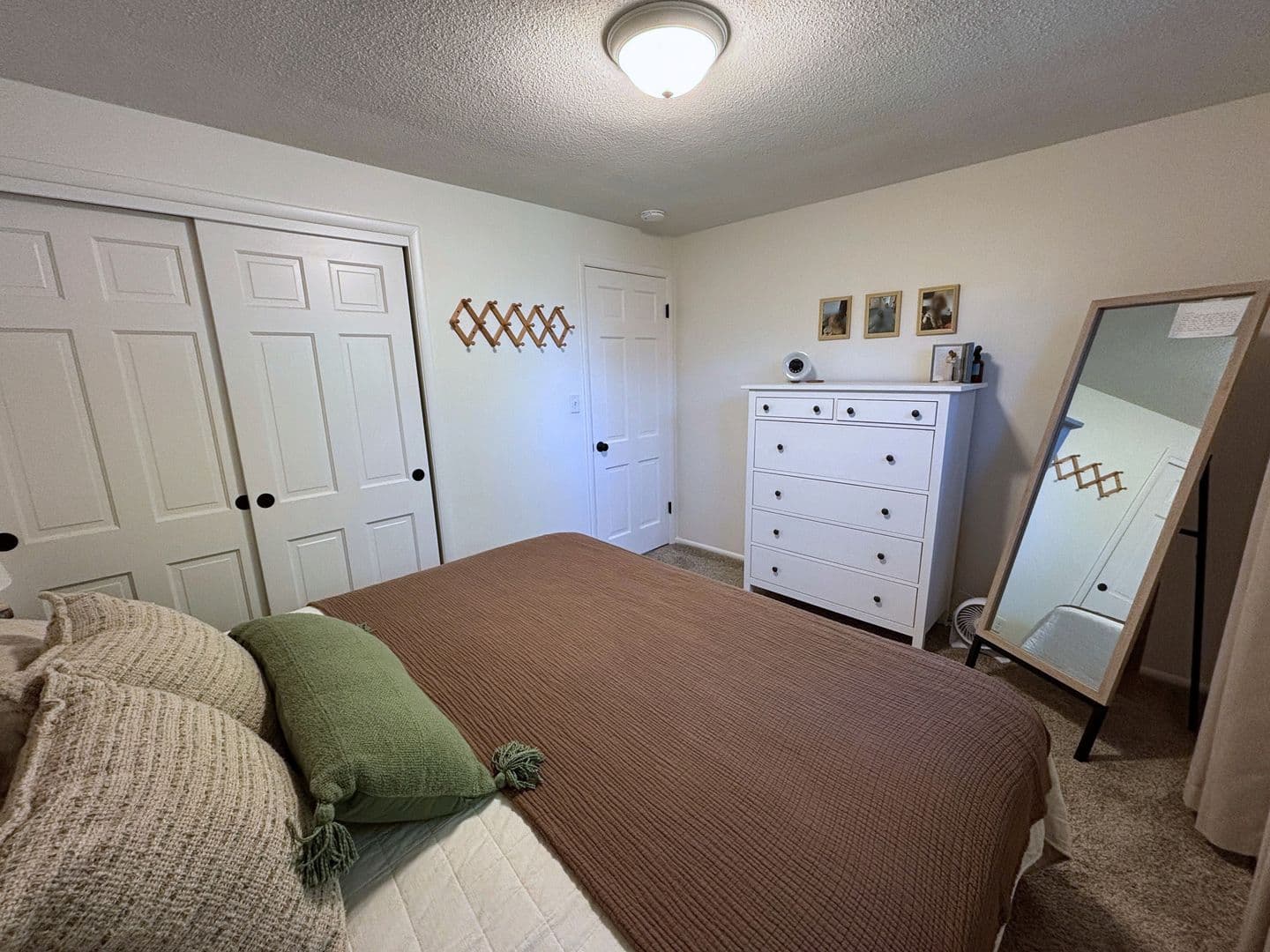 Salem House: 4608 38th Ave NE
