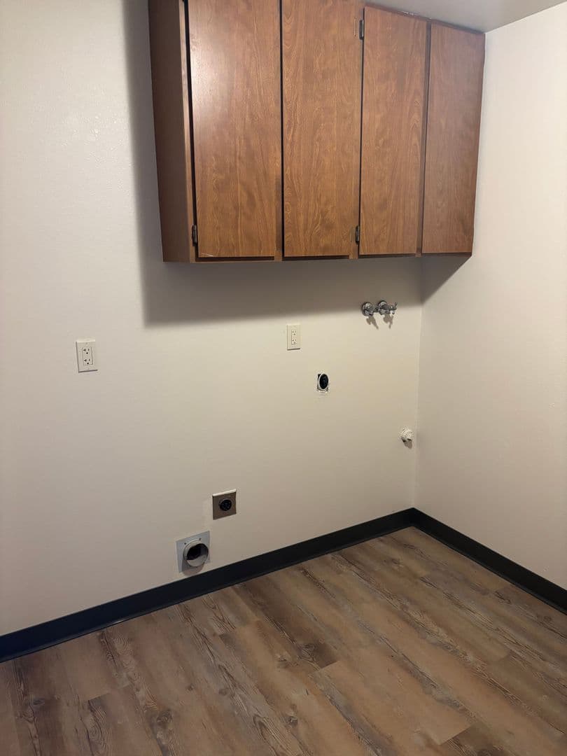 Dallas Apartment: 237 SE Clay St
