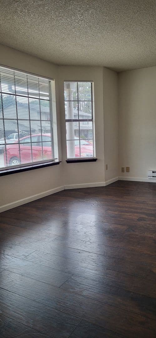 Tacoma Apartment: 1738 S. 82nd St.