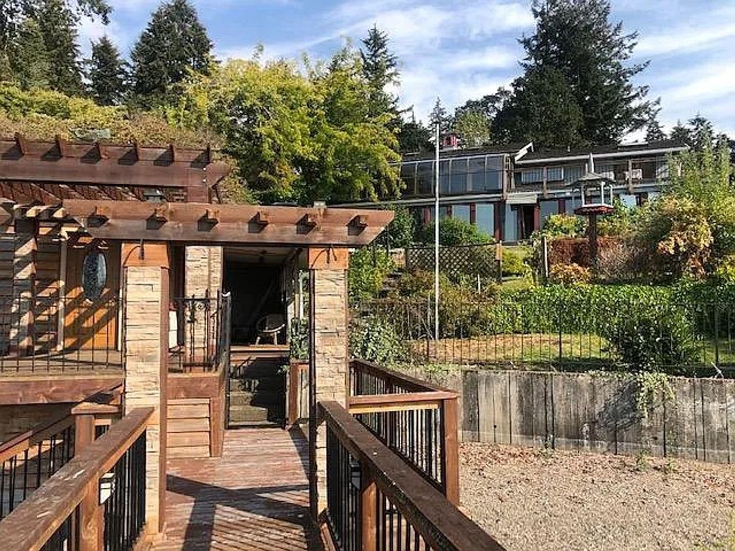 Lakewood House: 12224 Nyanza Road