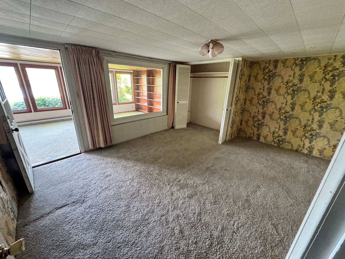 Lakewood House: 12224 Nyanza Road