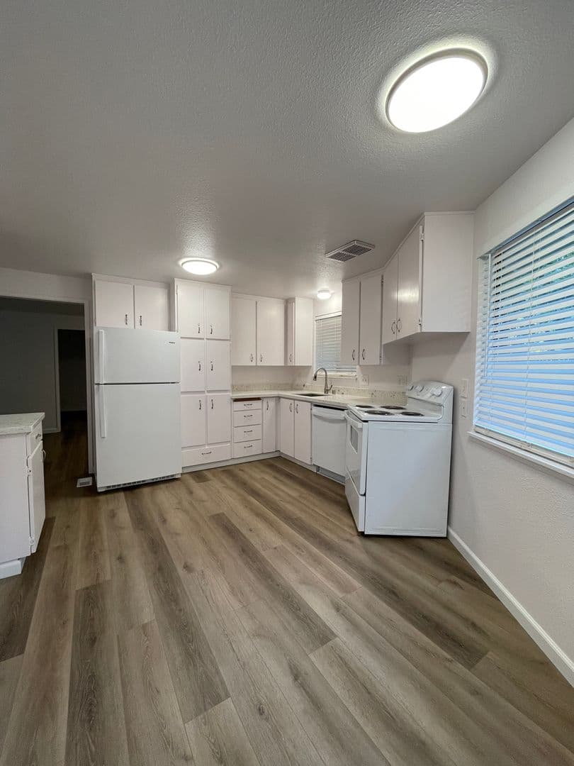Lakewood House: 7022 Citrine Lane SW