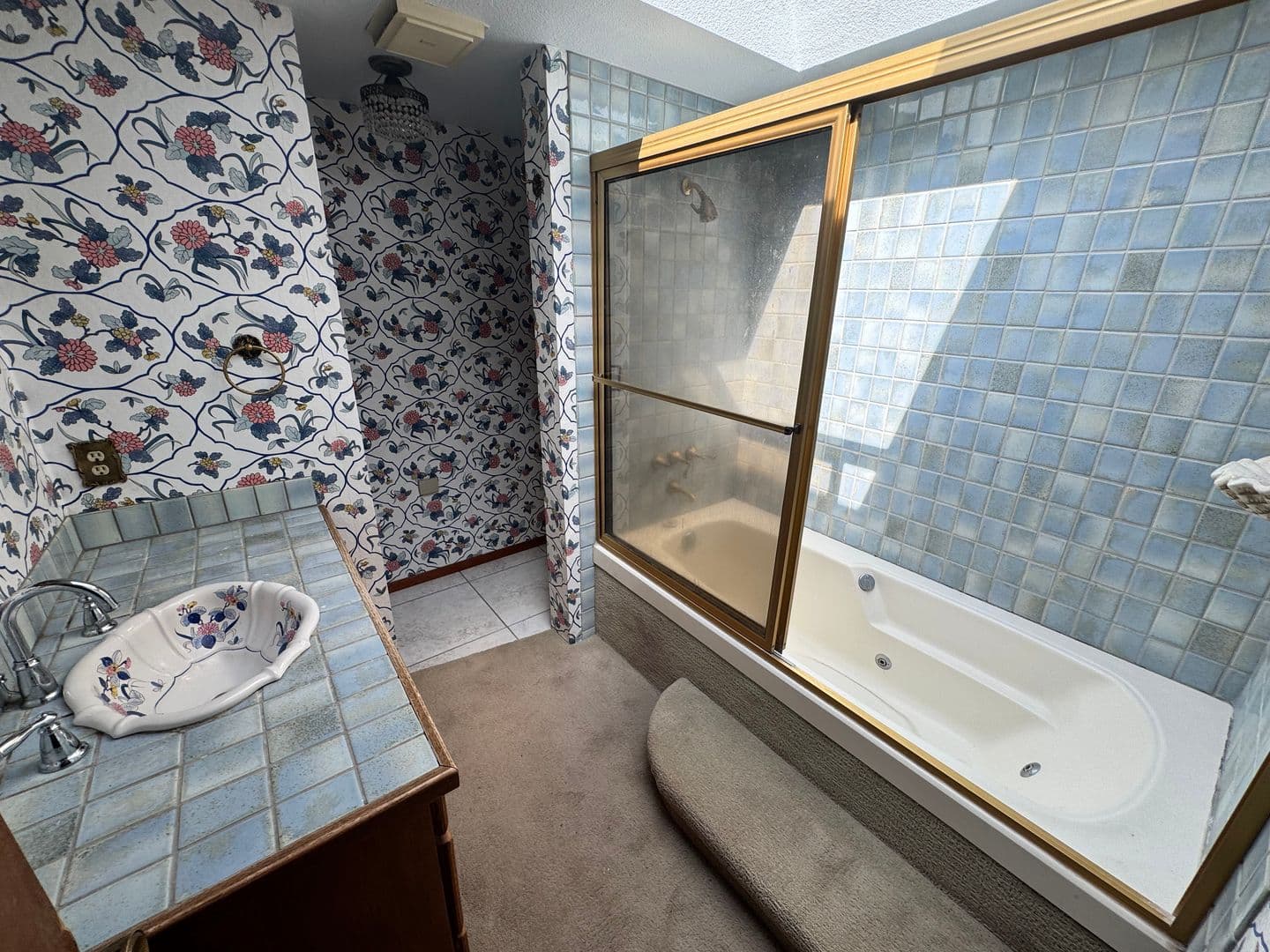 Lakewood House: 12224 Nyanza Road