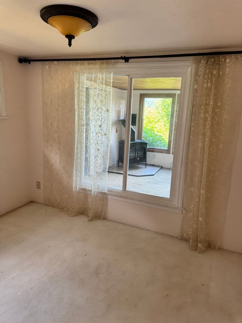 Lakewood House: 12224 Nyanza Road