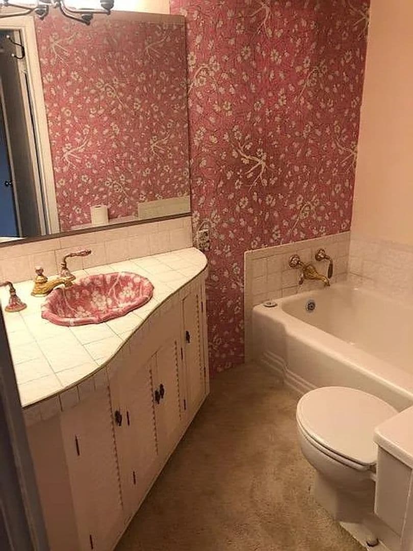 Lakewood House: 12224 Nyanza Road