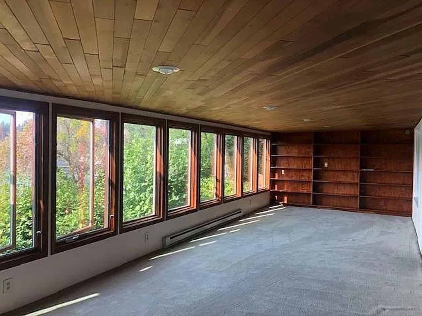 Lakewood House: 12224 Nyanza Road