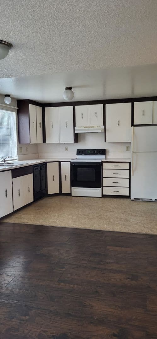 Tacoma Apartment: 1738 S. 82nd St.