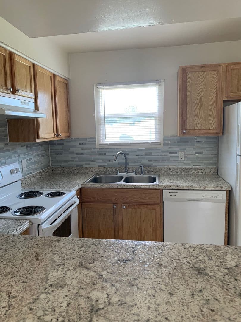 Washington Townhome: 940 Runyon Rd