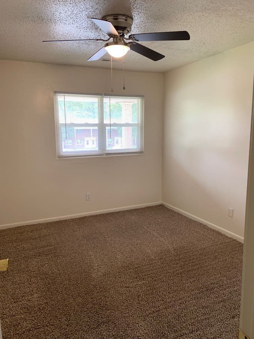 Washington Townhome: 940 Runyon Rd