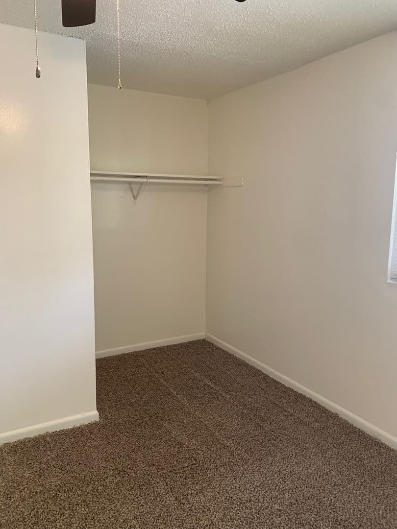 Washington Townhome: 940 Runyon Rd
