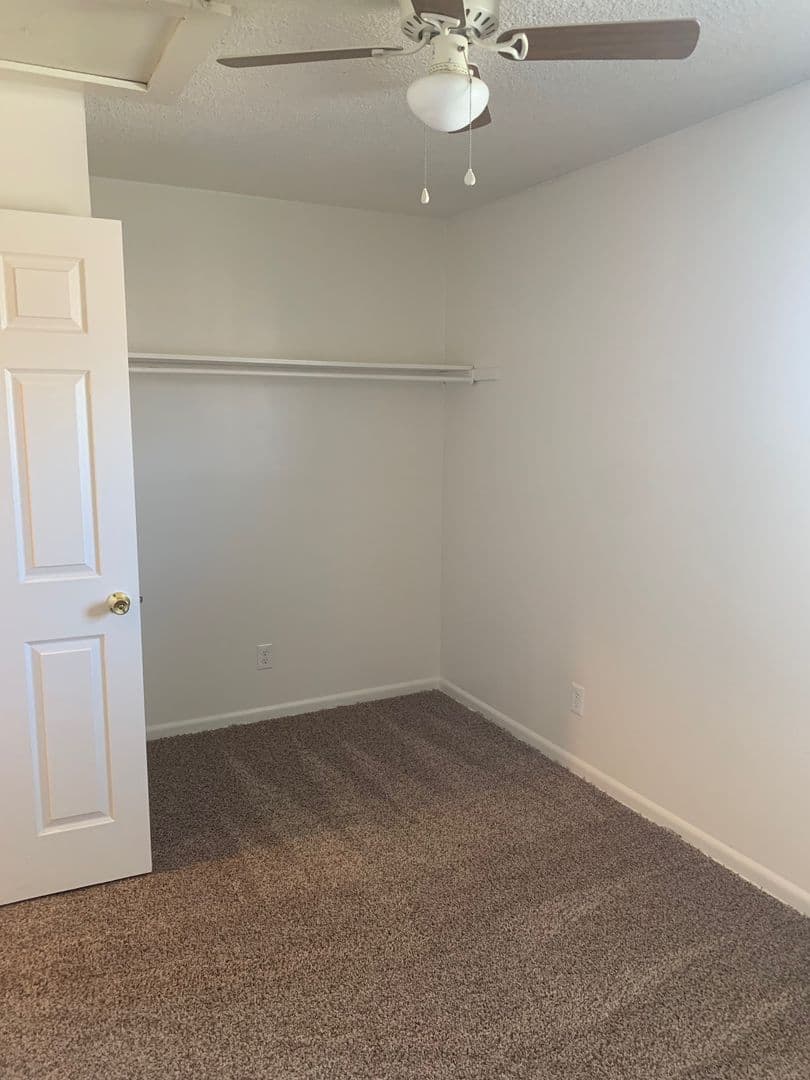 Washington Townhome: 940 Runyon Rd