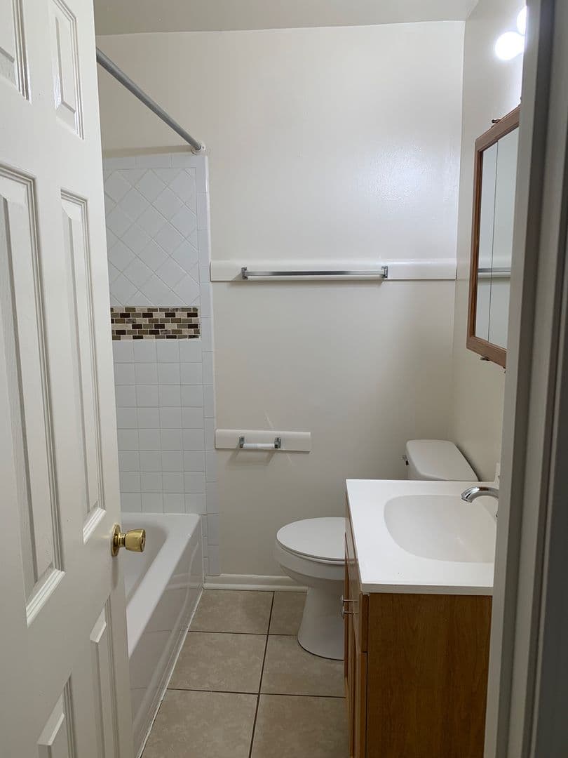 Washington Townhome: 940 Runyon Rd