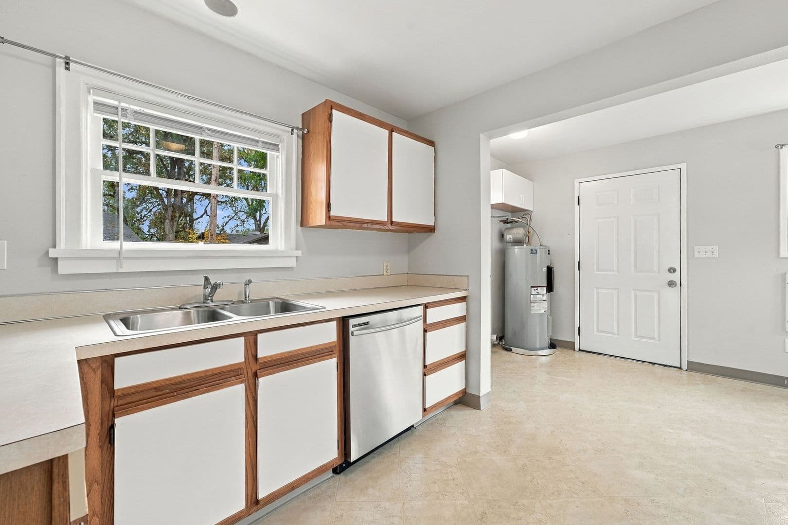 Camas House: 2445 NE 3rd Loop